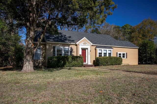 413 Colonial Dr, Henderson, TX 75652