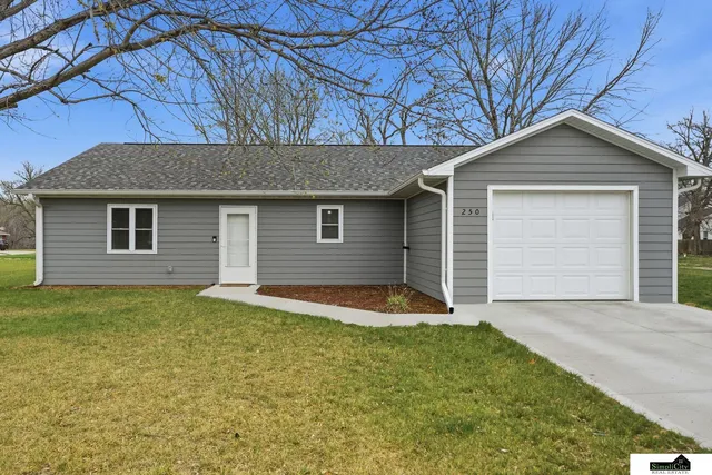 250 N  Converse St, Superior, NE 68978