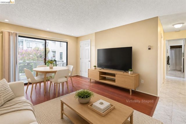 8 Commodore Dr #C359, Emeryville, CA 94608