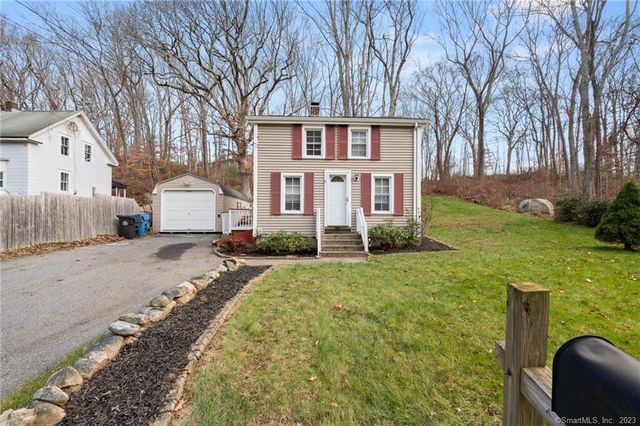 20 Anderson Dr, Gales Ferry, CT 06335