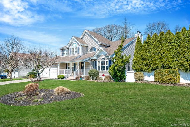 1 Ivy Court, Centereach, NY 11720