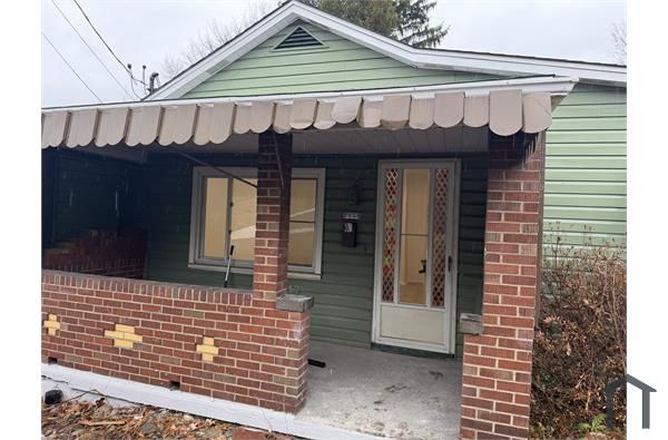 933 Hilltop St, Homestead, PA 15120