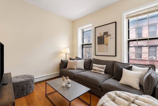 28 Phillips St #3, Boston, MA 02114