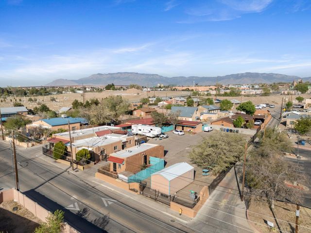 1508 Edith Blvd NE, Albuquerque, NM 87102