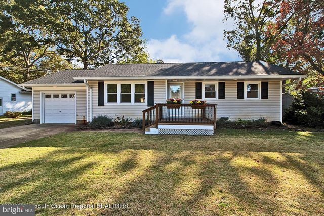 459 Commodore Dr, Forked River, NJ 08731