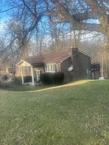 900 Maxwell Hill Rd, Beckley, WV 25801