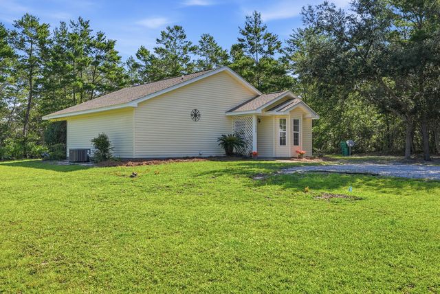 120 Magnolia Landing Dr, Freeport, FL 32439