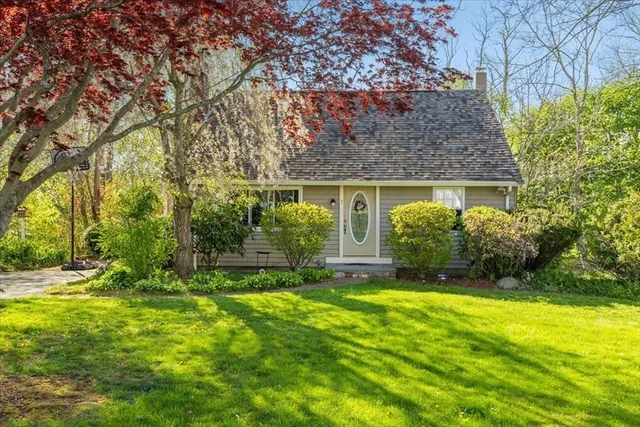 1 New Water St, Middleboro, MA 02346