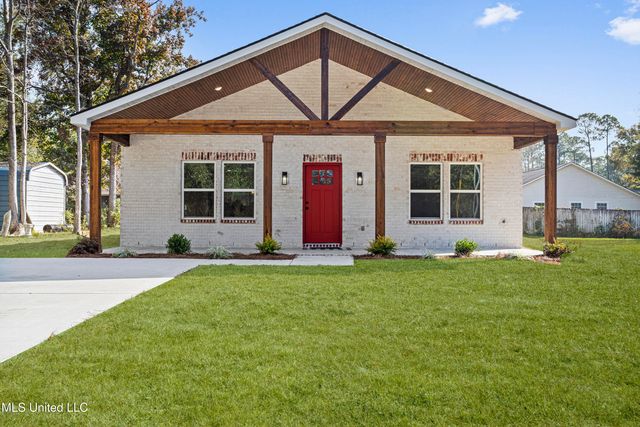 1908 Barracuda Dr, Gautier, MS 39553