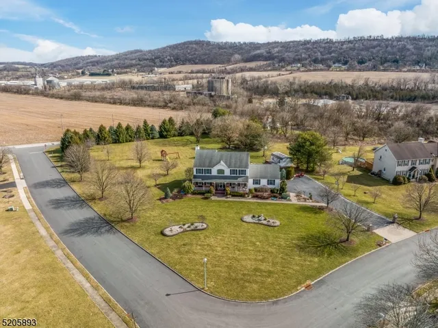 1 Shipman Road, Stewartsville, NJ 08886