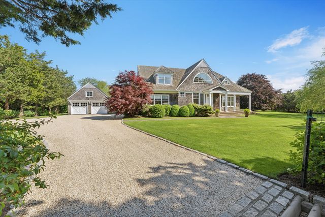 4 Niamogue Ln, Quogue, NY 11959