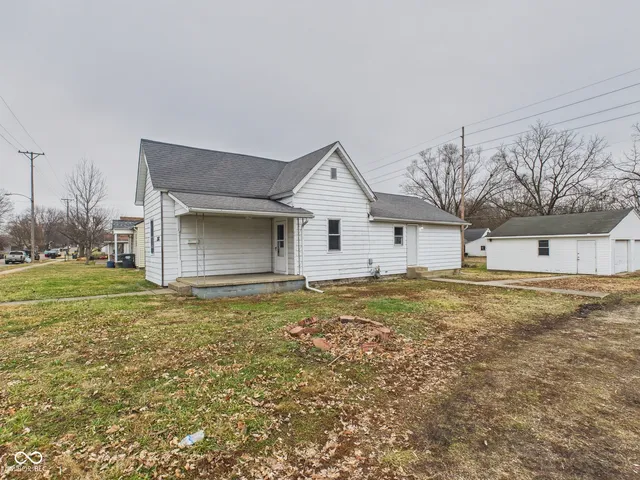 2102 Crystal St, Anderson, IN 46012