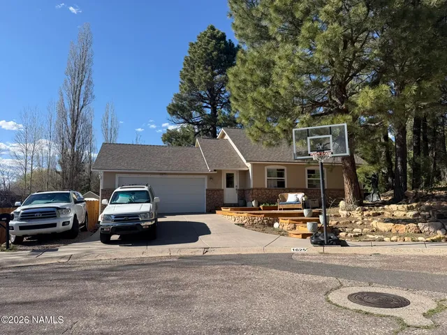 1625 N  Prairie Way, Flagstaff, AZ 86004