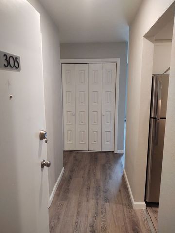 133 W  35th St #305, Davenport, IA 52806