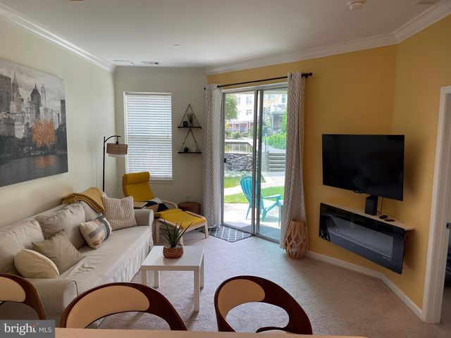 23 Pierside Dr #T-12, Baltimore, MD 21230