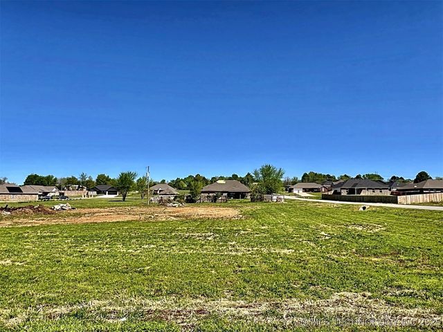 17540 W  Tray Rd, Tahlequah, OK 74464