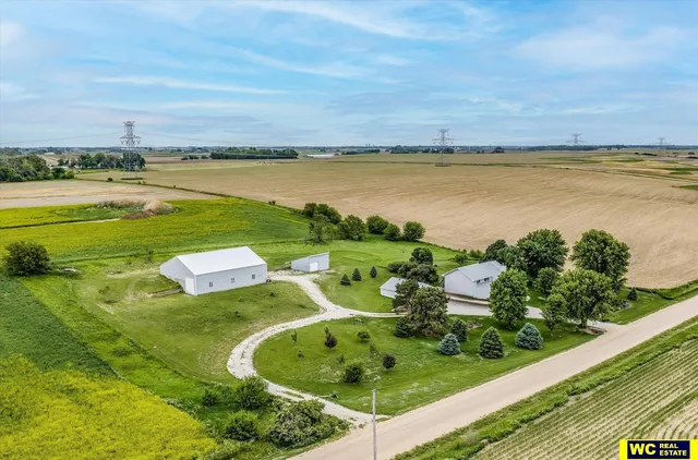 2288 County Road 33, Bennington, NE 68007