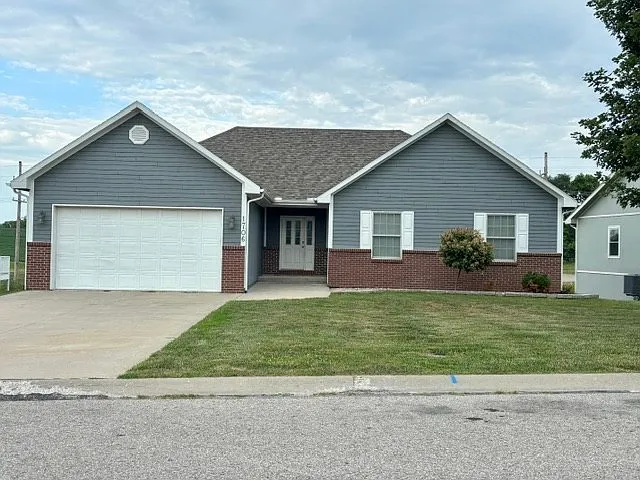 1706 Bluebird Ct, Atchison, KS 66002