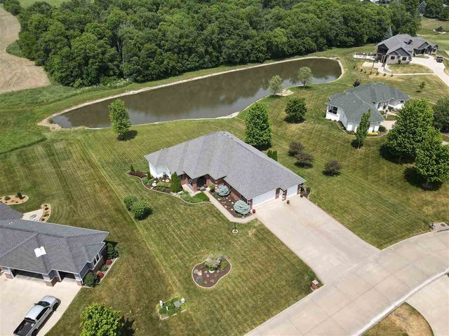 1449 Bunker Dr, West Liberty, IA 52776