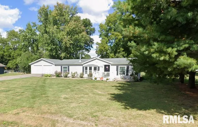 307 Smith St, Loami, IL 62661