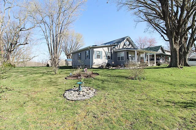 11228 Midland Trail Rd, Ashland, KY 41102