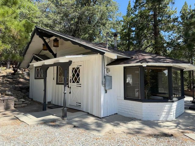 53226 Overlook Dr, Idyllwild, CA 92549