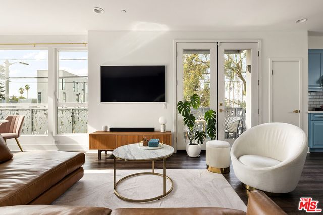 6074 W  Studio Ct, Los Angeles, CA 90038