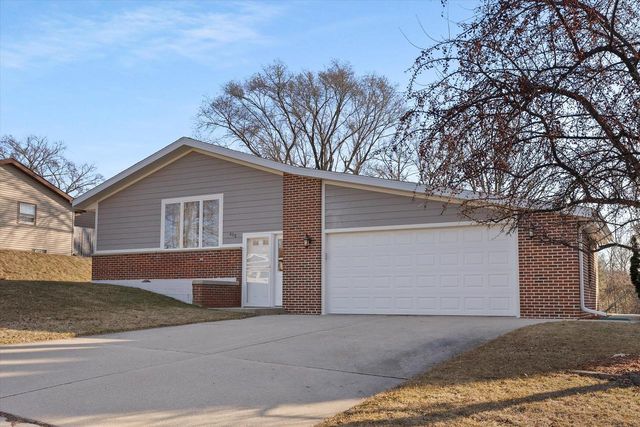 408 South Colonial PARKWAY, Saukville, WI 53080