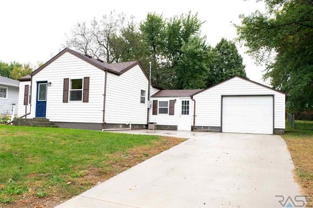 261 Morefield Ave, Baltic, SD 57003