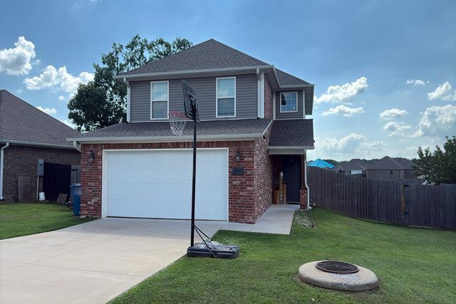809 Brook St, Gentry, AR 72734