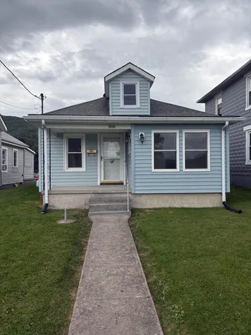 719 N  Pocahontas Ave, Covington, VA 24426