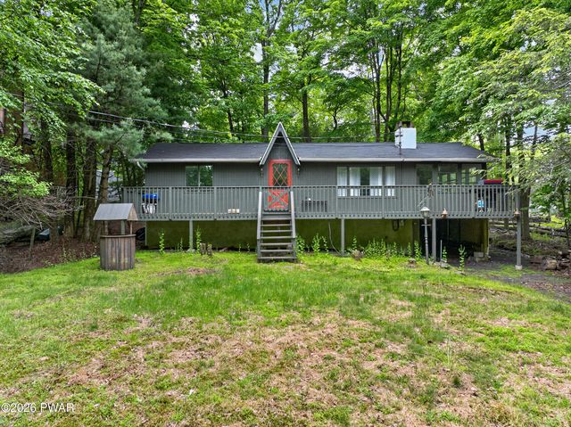 158 Mountain Lake Dr, Milford, PA 18328