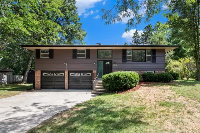 3303 W  Valley View Dr, Saint Joseph, MI 49085