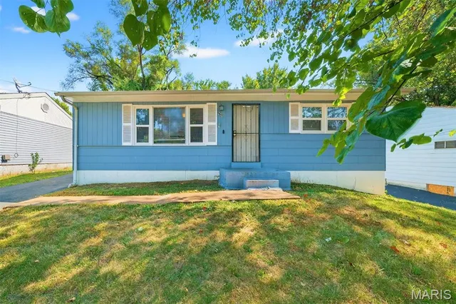 230 Anistasia Dr, Saint Louis, MO 63135