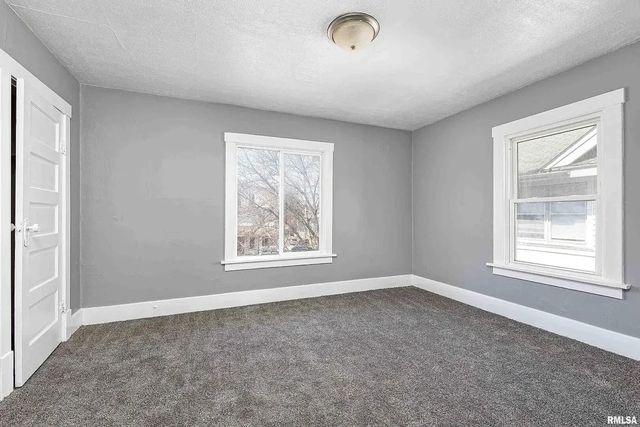 2209 Farnam St #2211, Davenport, IA 52803