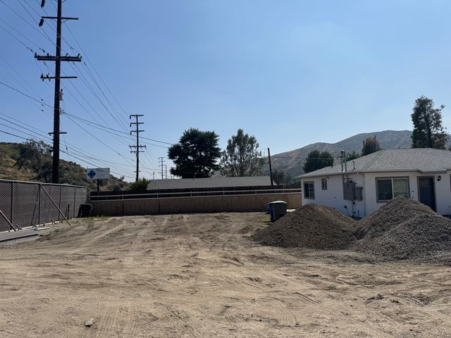 Address Not Disclosed, Canyon Country, CA 91351