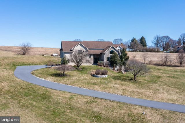 11 Starr Rd, Sinking Spring, PA 19608