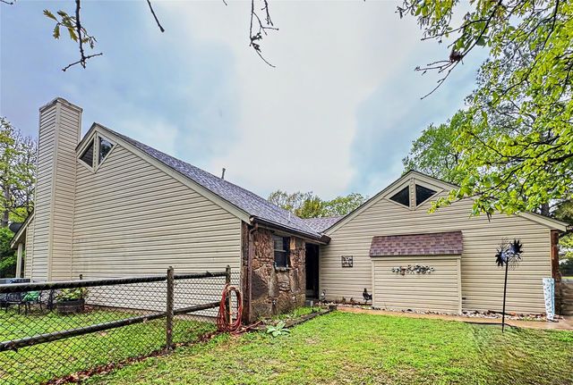 105 Summit Ridge Dr, Tahlequah, OK 74464