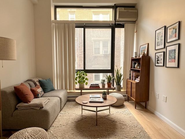 12 Stoneholm St #309, Boston, MA 02115