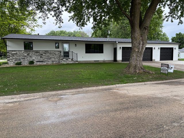 201 NW 9th St, Pocahontas, IA 50574