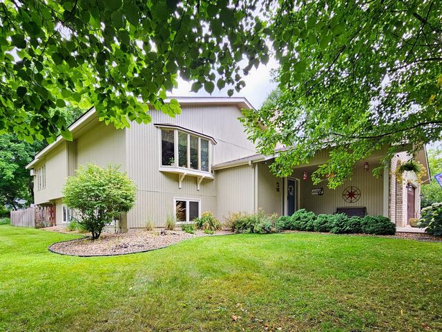 2090 Melody Hill Rd, Excelsior, MN 55331