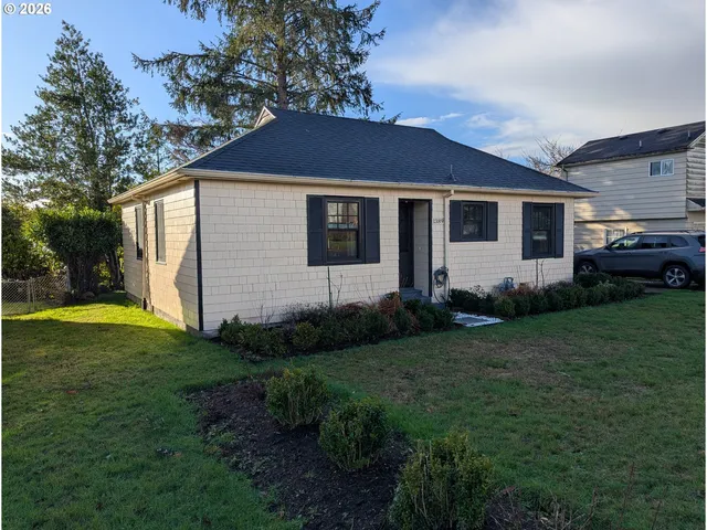 1389 Miller Ln, Astoria, OR 97103