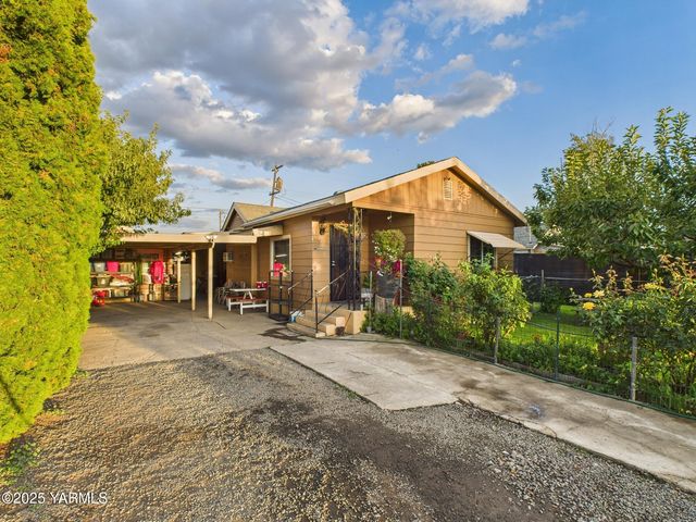 623 N  6th Ave, Yakima, WA 98902