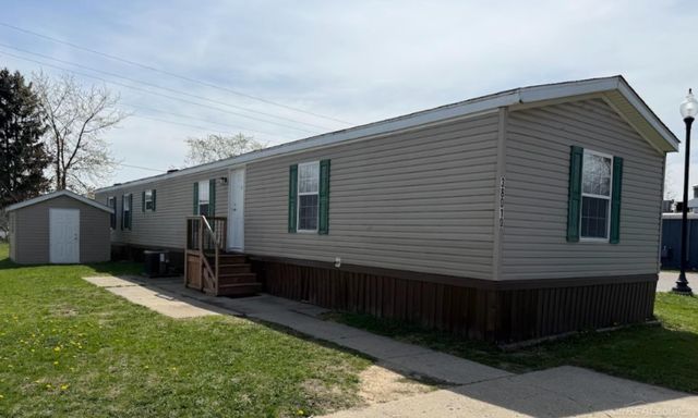 38010 Saint Tropez Dr, Clinton Township, MI 48038