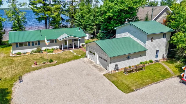 2008 County Road 432, Gulliver, MI 49840
