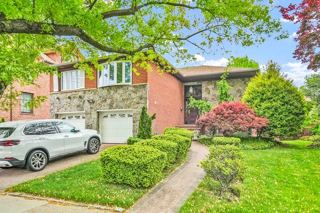 13835 11th Ave, Whitestone, NY 11357