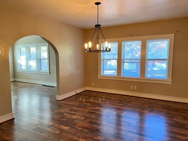 909 W  14th St N, Wichita, KS 67203
