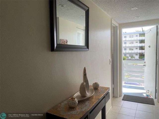 4090 NW 42nd Ave #204, Lauderdale Lakes, FL 33319