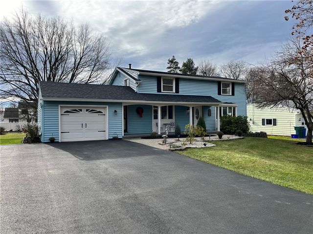 17 Thorncliff Rd, Spencerport, NY 14559