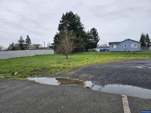 375 S  11th St, Independence, OR 97351